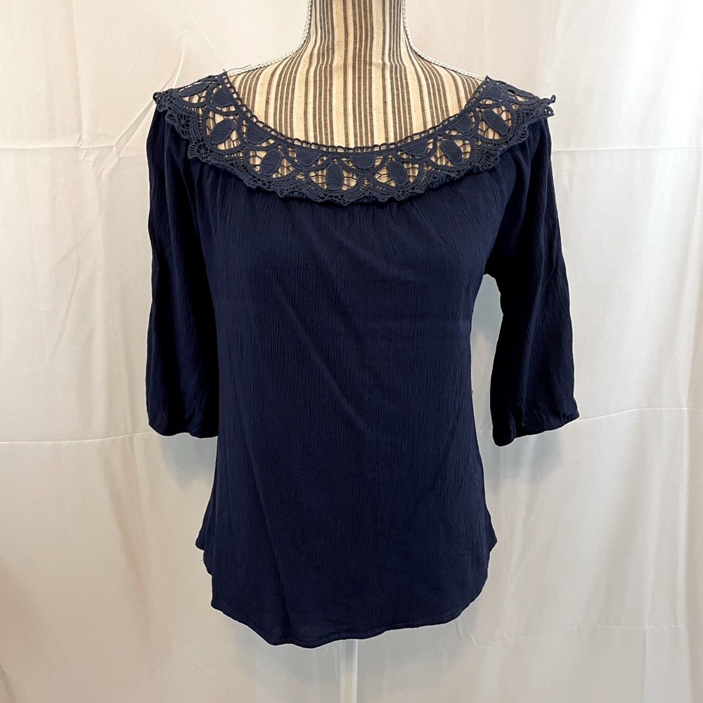 Vintage long sleeve lace collar large blouse